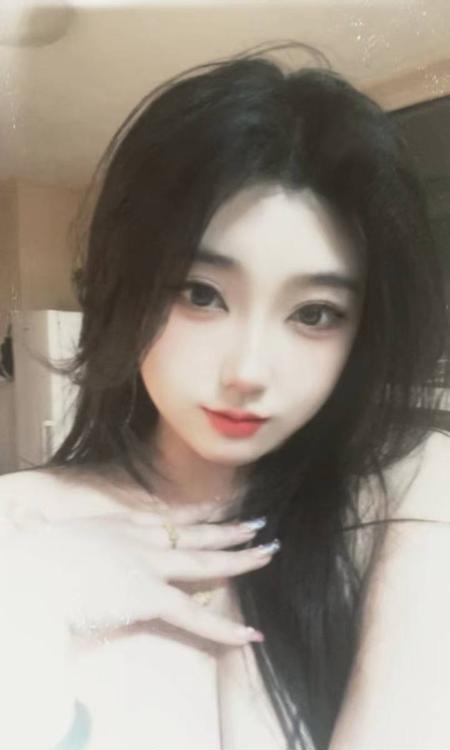 微胖丰满妹妹温柔侧脸与身材印象