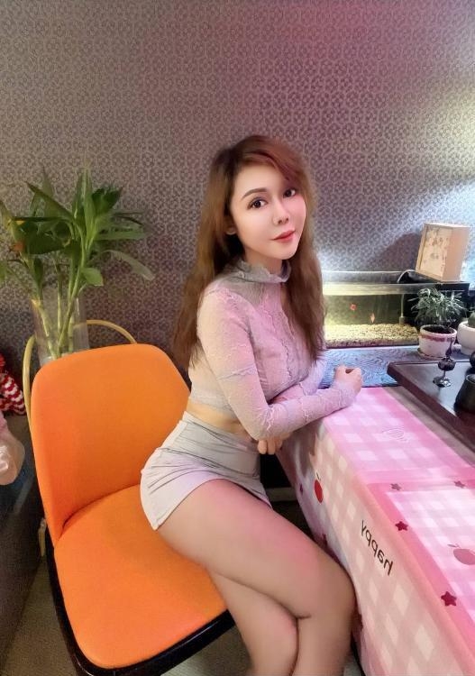御姐深情拥抱温暖结束瞬间