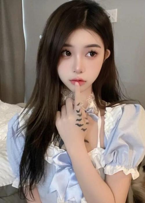 杨浦区邂逅女孩侧面身材曲线展示