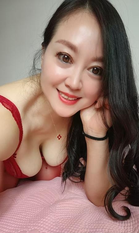 丰满少妇木瓜大身材展示