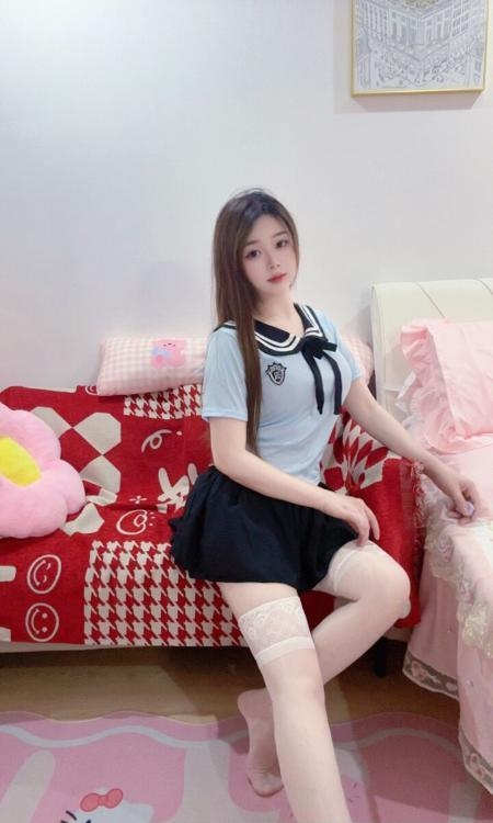 徐汇区遇见水手服御姐,制服曲线让人难忘