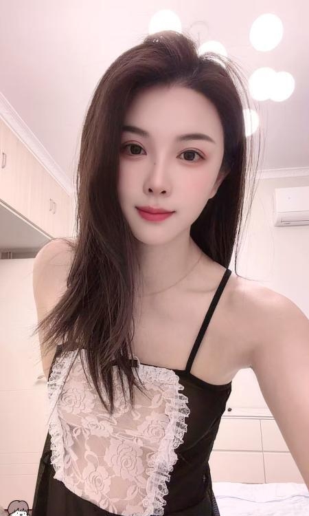 蜀山街头夕阳下的小姐姐侧脸,娃娃脸清新自然